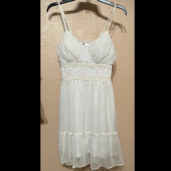 Dresses & Skirts - Gently worn cute white/beige dress size M.